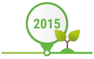 Jahreszahl 2015 in einem gr&uuml;nen Symbol, daneben ein junger Baum mit zwei Bl&auml;ttern.